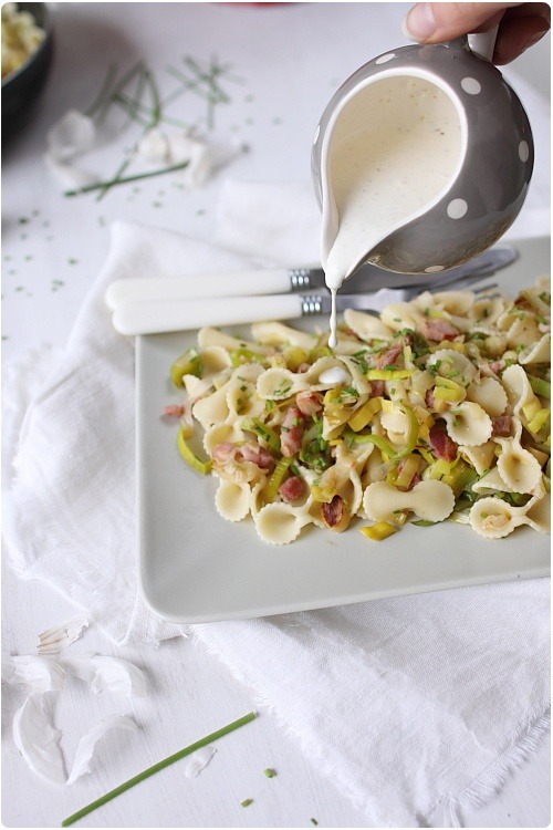 Pâtes aux poireaux et à l'ail, sauce moutardée chefNini