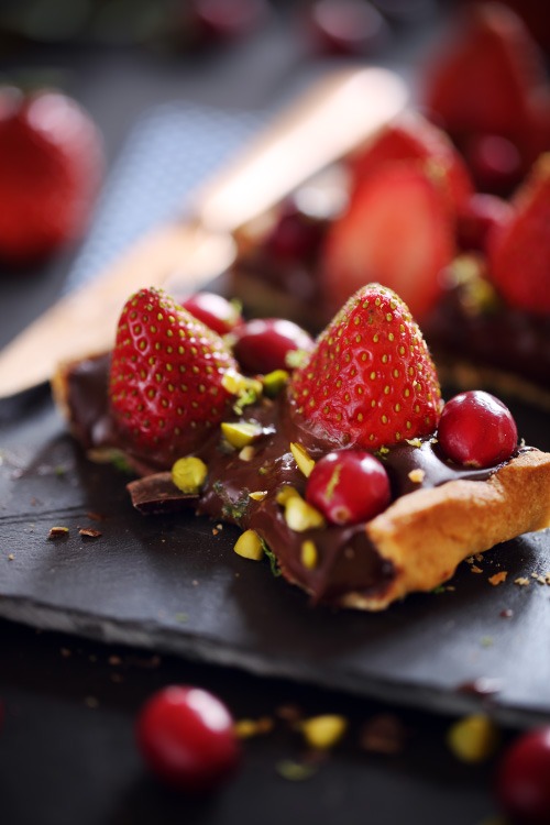 tarte-chocolat-fraises-cranberries
