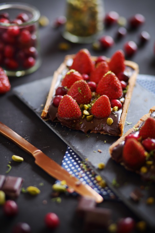 tarte-chocolat-fraises-cranberries2